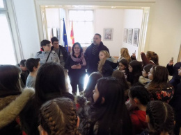 Посещение на ученици от ДКЦ "Карпош", Скопие в КИЦРМ, София (снимка)