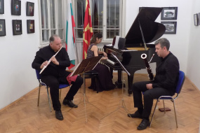 Концерт „Есенски ноти“ на Трио Аура во КИЦ на РСМ во Софија (фотографија)
