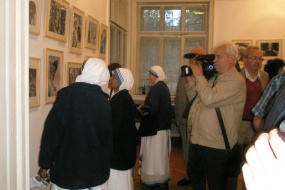 Изложба "Майка Тереза-икона на милосърдието" (снимка)