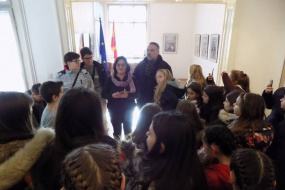 Посещение на ученици от ДКЦ "Карпош", Скопие в КИЦРМ, София (снимка)