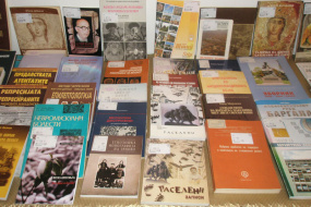 НУ Библиотека "Гоце Делчев“ - Штип, проект: Промоција на книги, претставување на поети/писатели (фотографија)